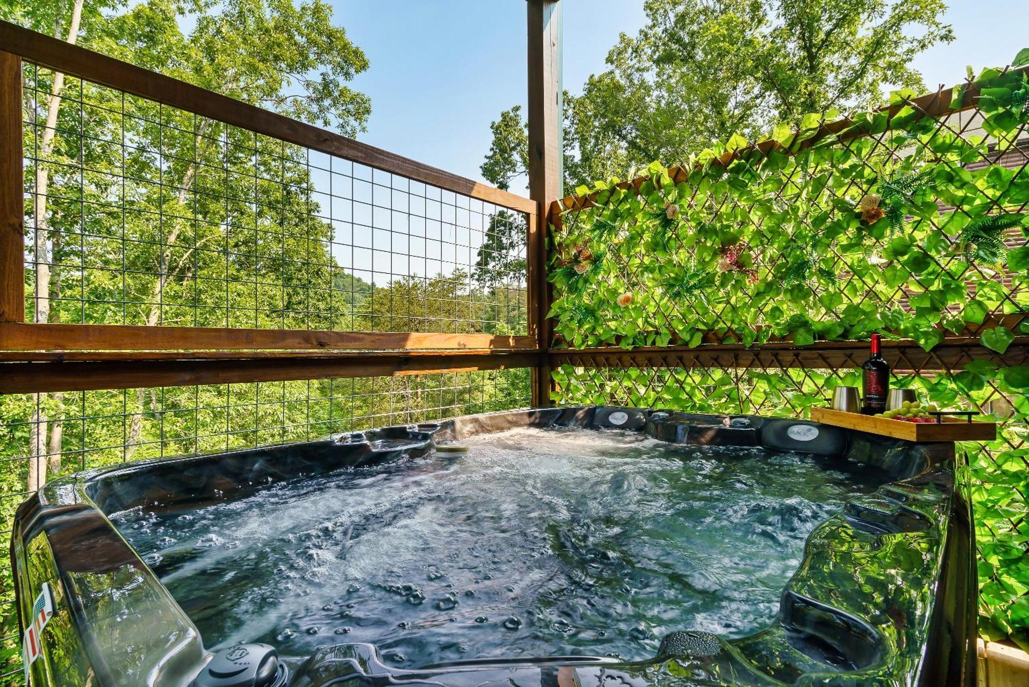 Spring Sale! Indoor Pool, Pet Stays Free, Movie, Hottub 塞维尔维尔 外观 照片