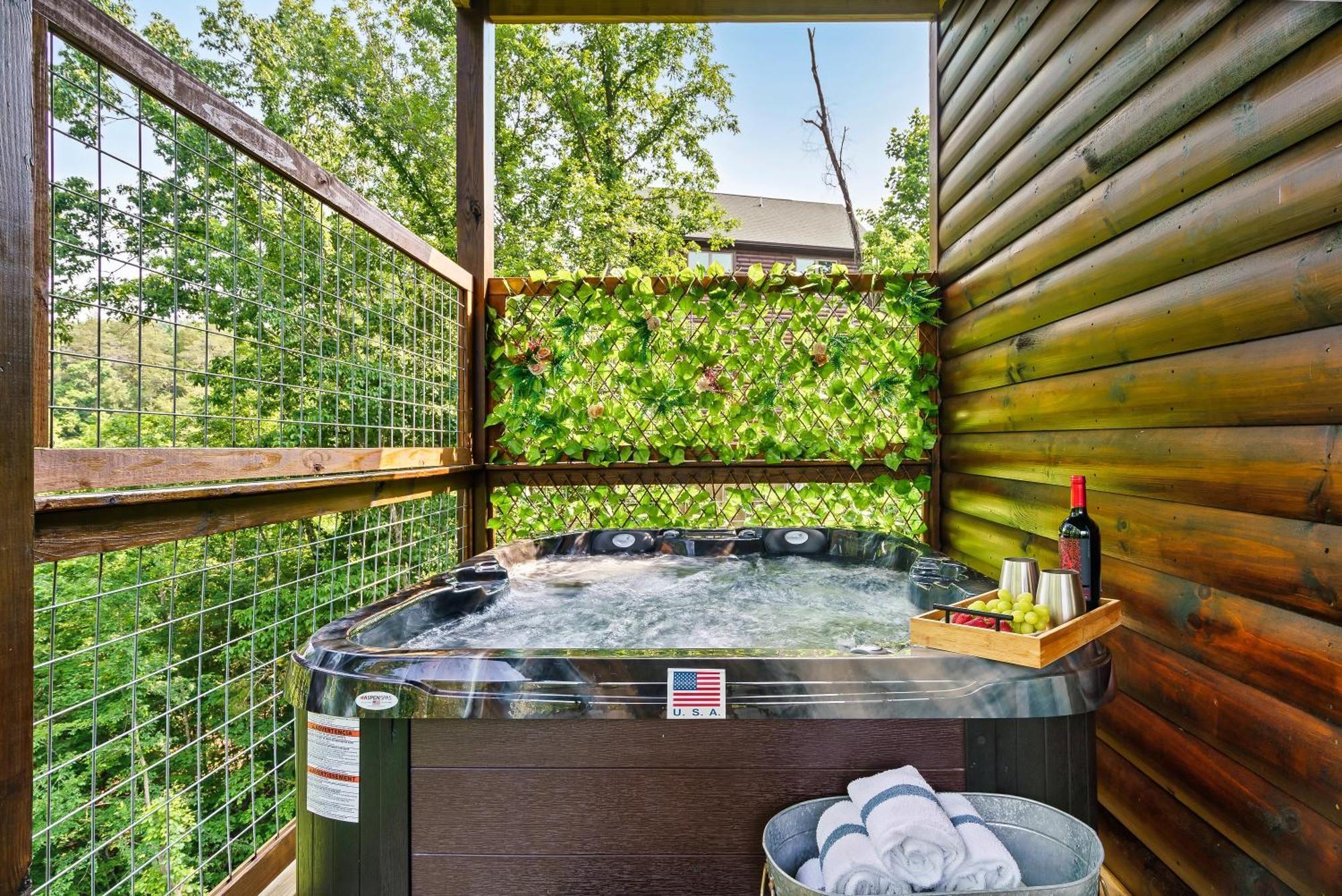 Spring Sale! Indoor Pool, Pet Stays Free, Movie, Hottub 塞维尔维尔 外观 照片